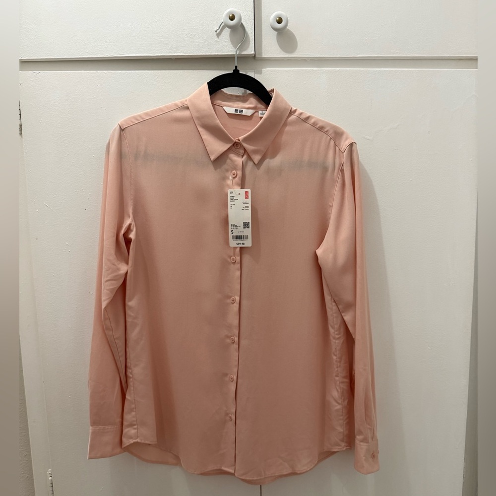 Uniqlo Light Pink Dress Shirt. Size Small. NWT